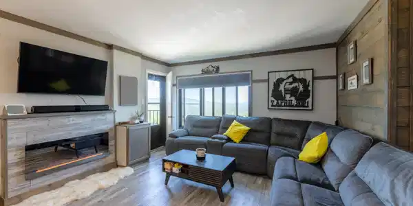 Image 3: living room 1