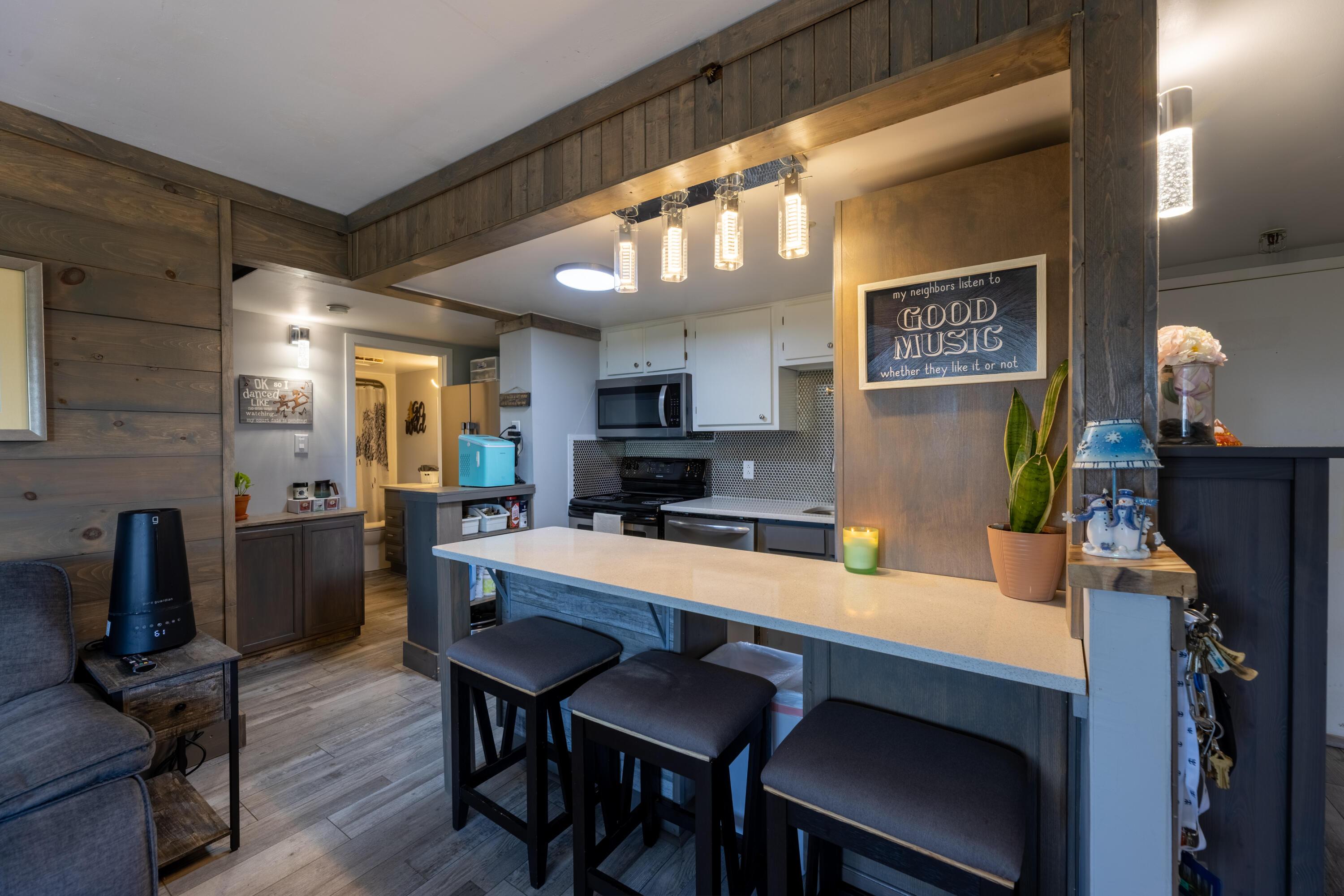 Image 4: kitchen 2