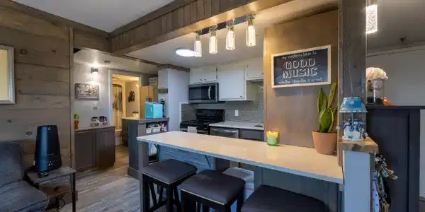 Image 4: kitchen 2