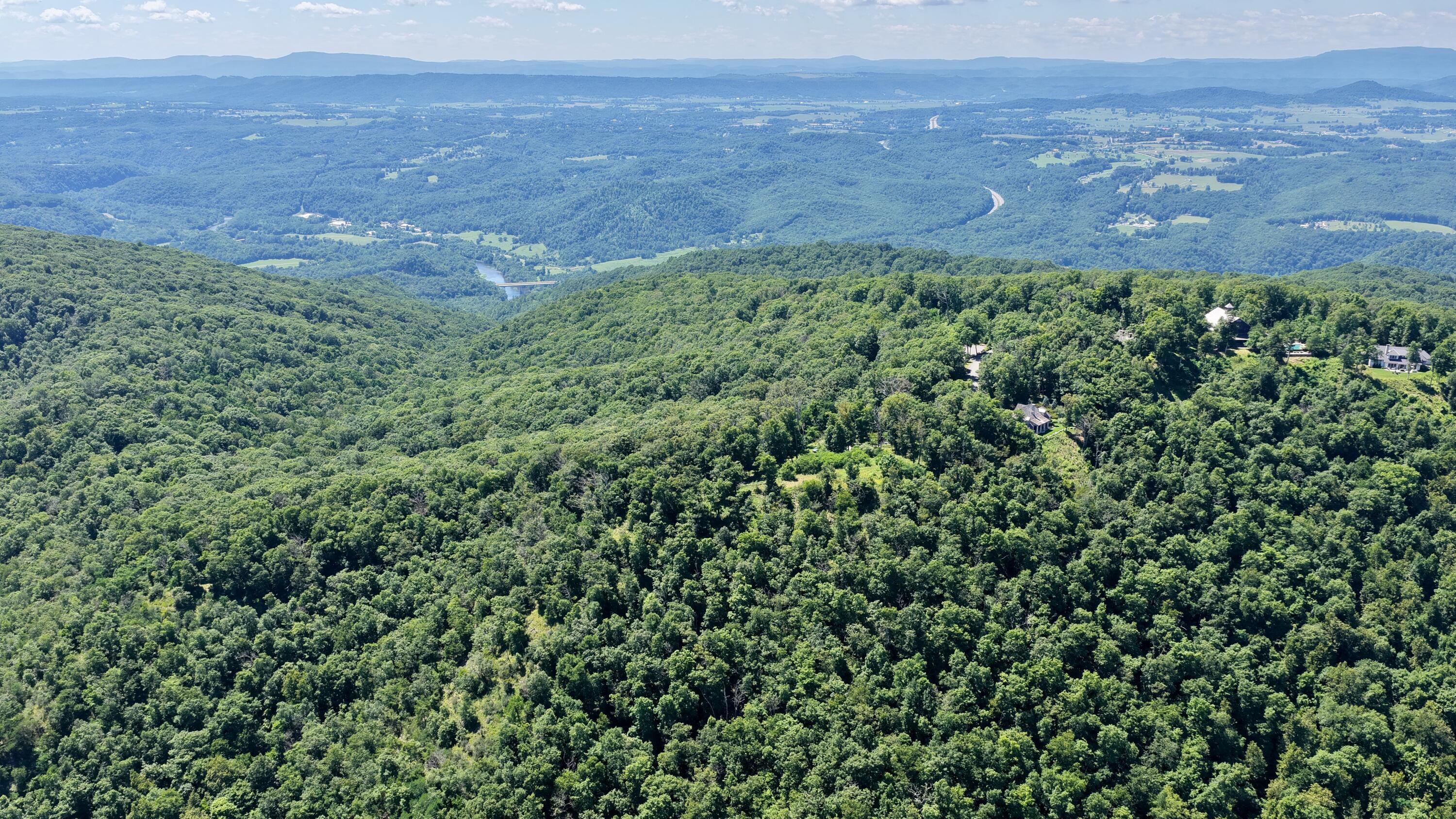 Image 4: 712 Summit Village Trail