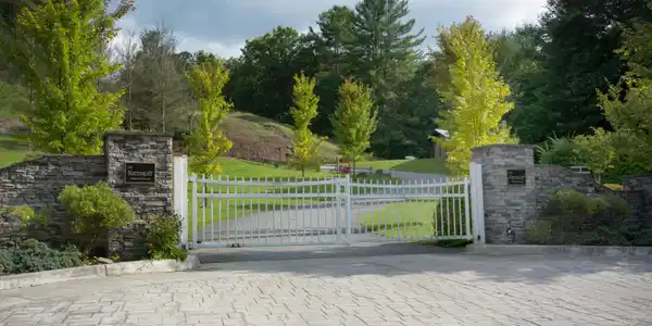 Image 3: Lodge1