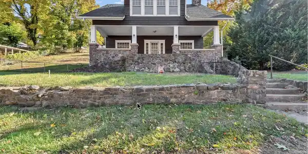 604 Greenbrier Dr