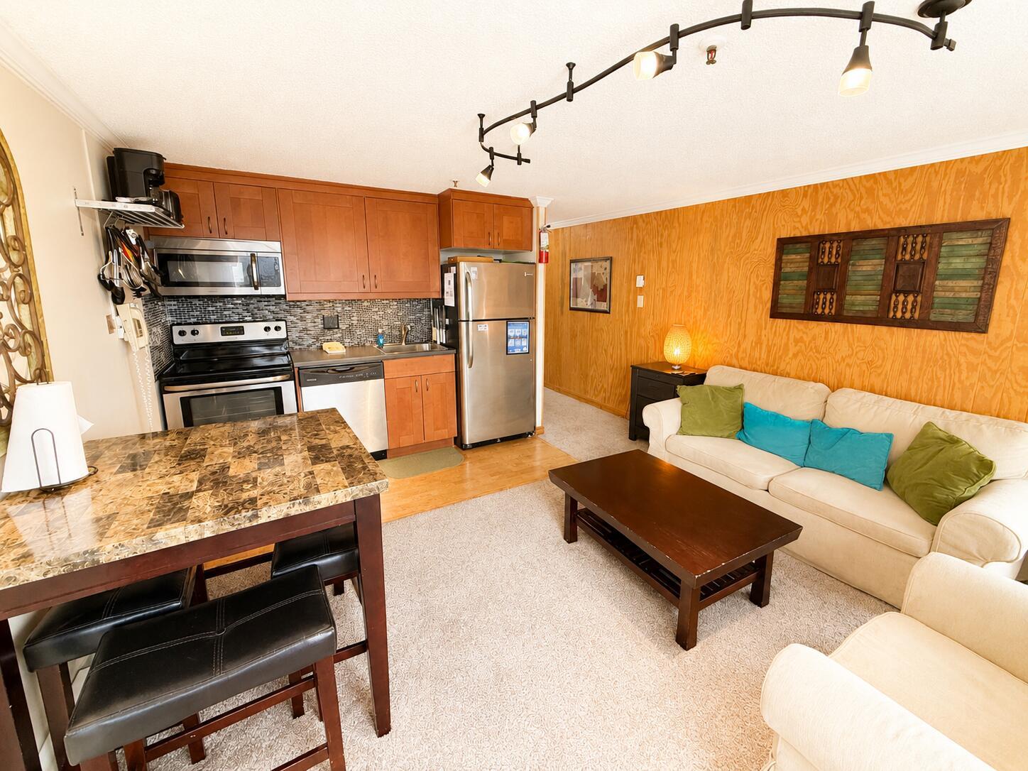 Image 4: living area