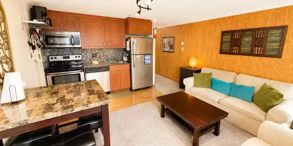 Image 4: living area