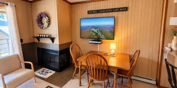 Image 4: living room