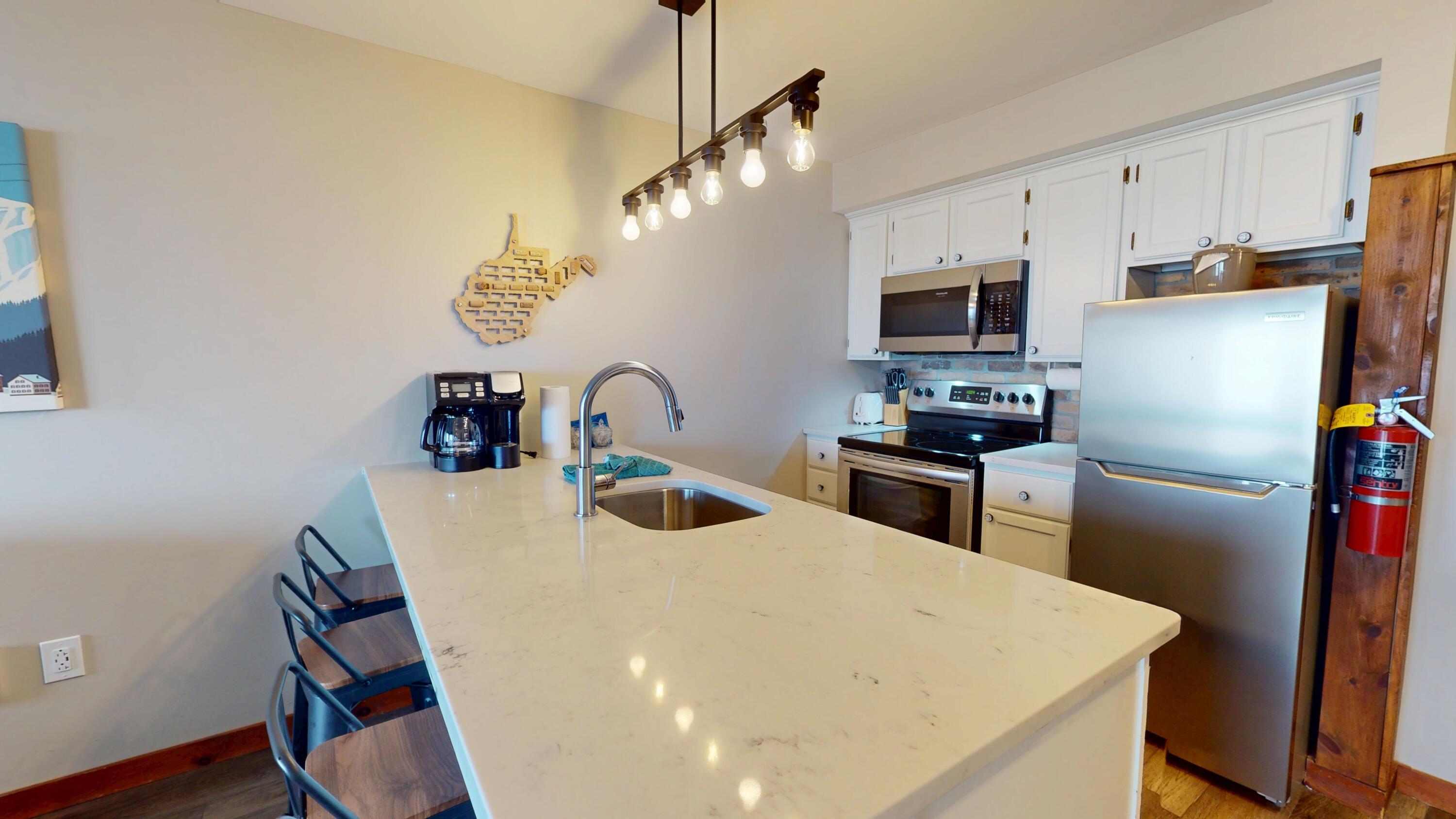 Image 1: Kitchen with Quartz countertops