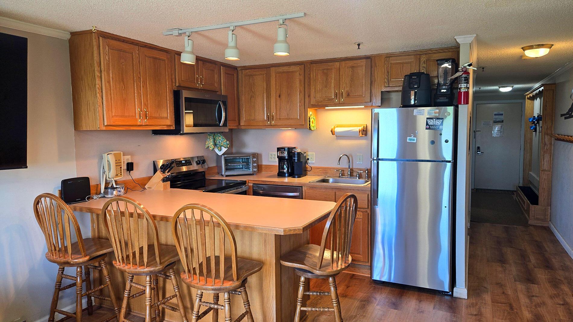 Image 3: Kitchen and Hall