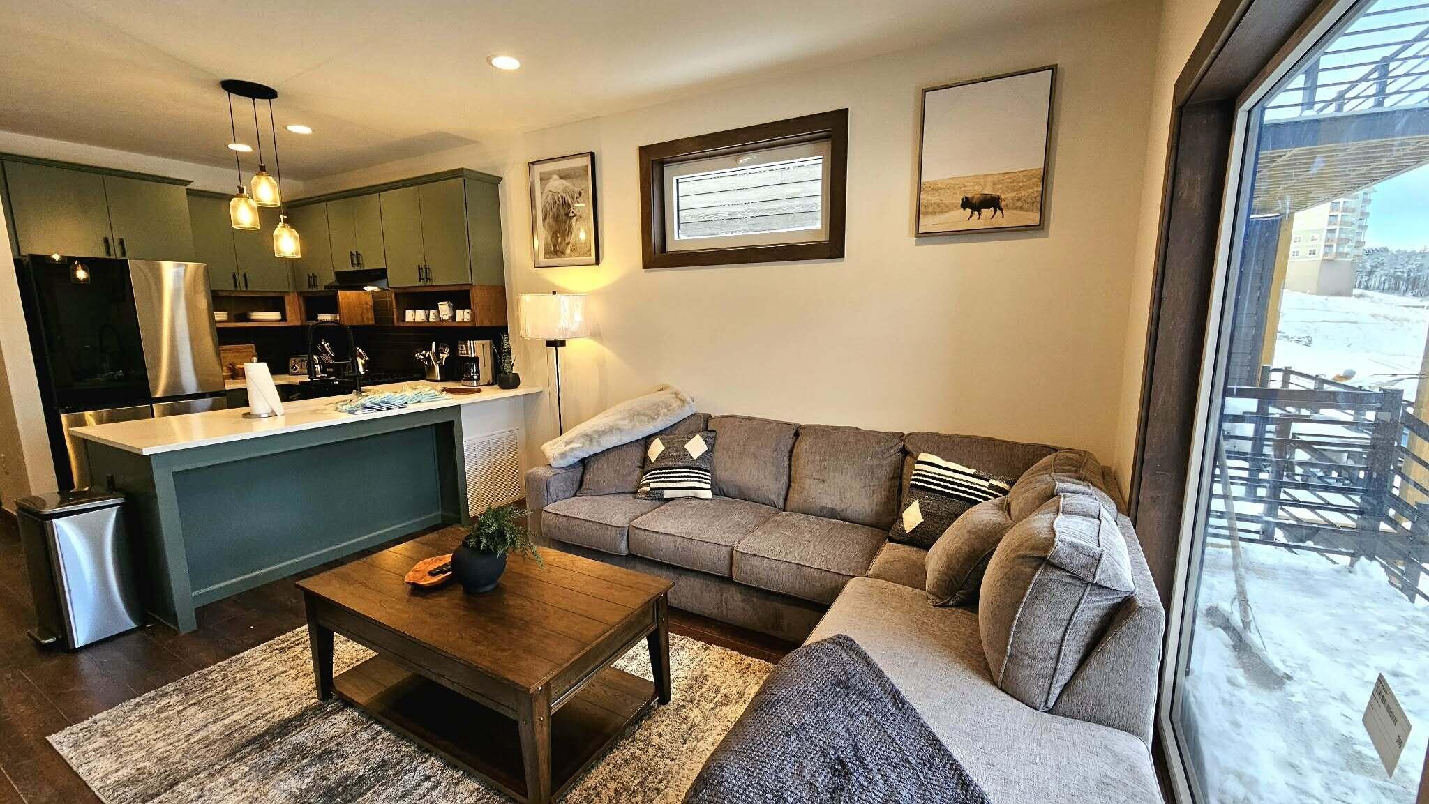 Image 2: 157 Meadows Dr