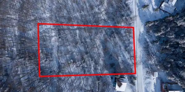 Image 4: Lot Lines Are Approximate