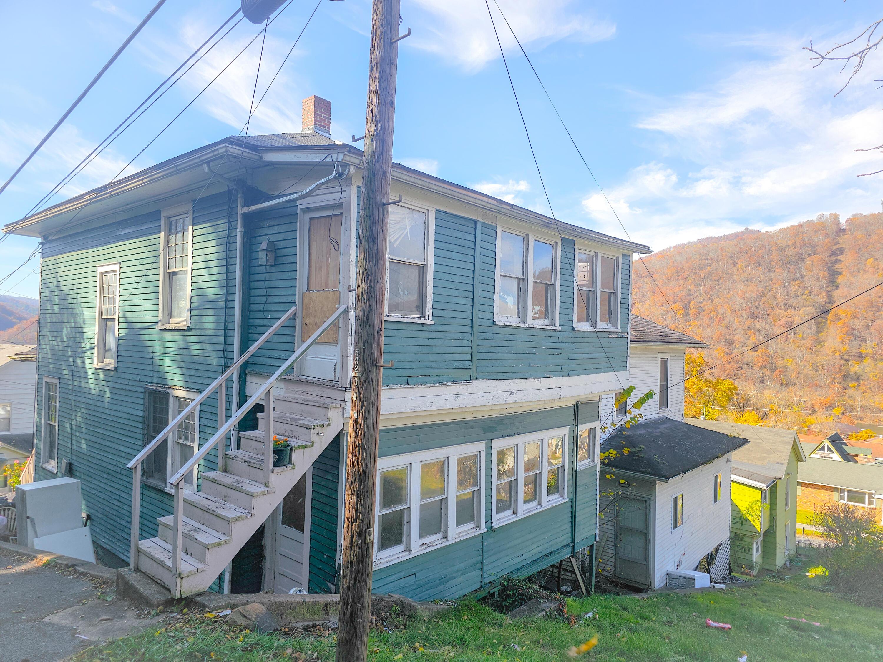 Image 2: 309 back exterior