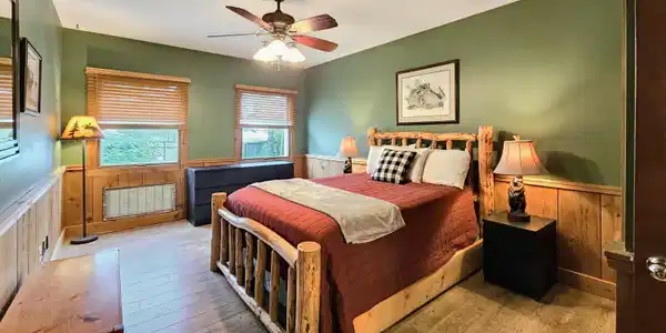 Image 2: Spacious Bedroom