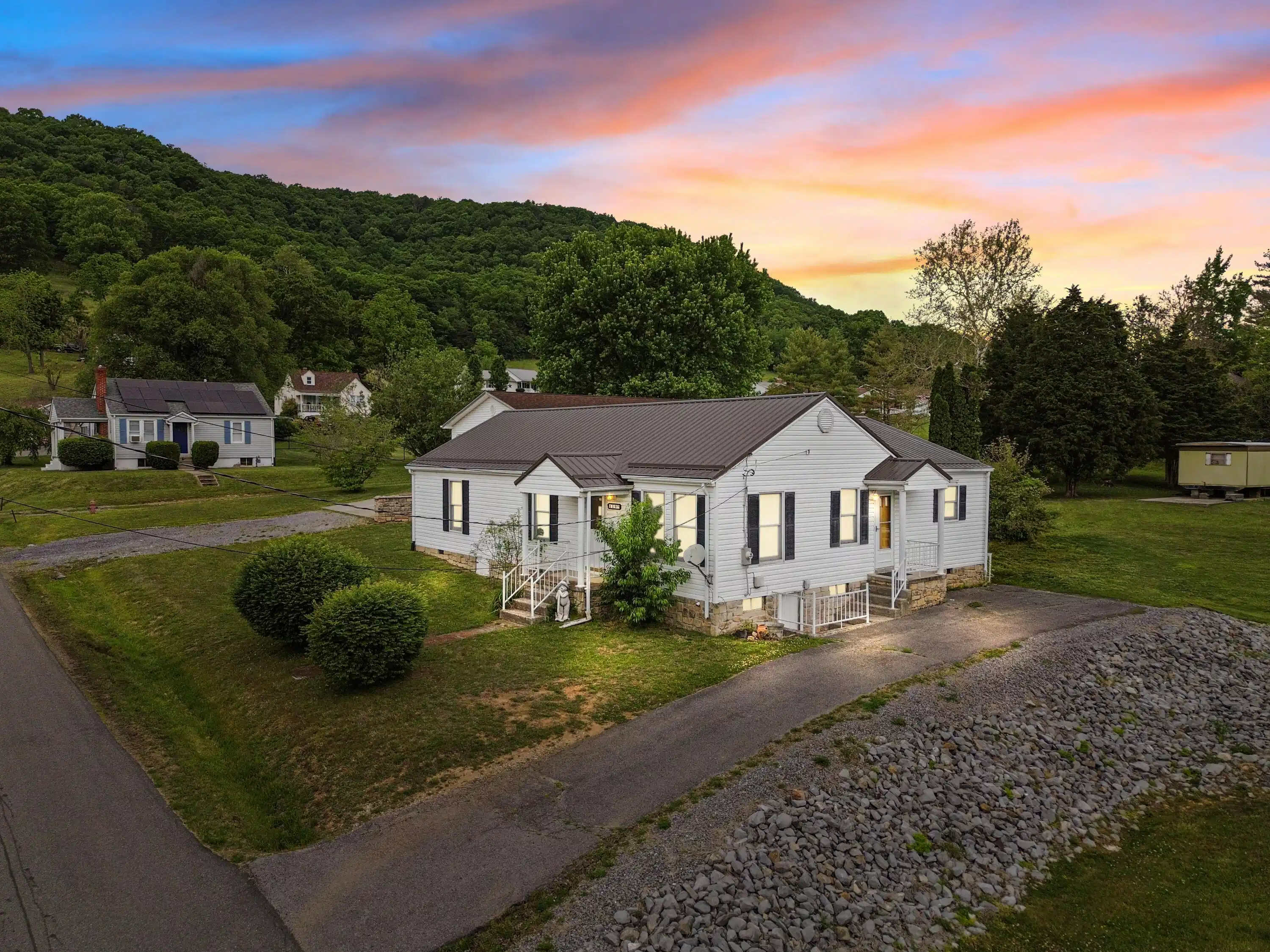 Image 1: 1DJI_0174DTE