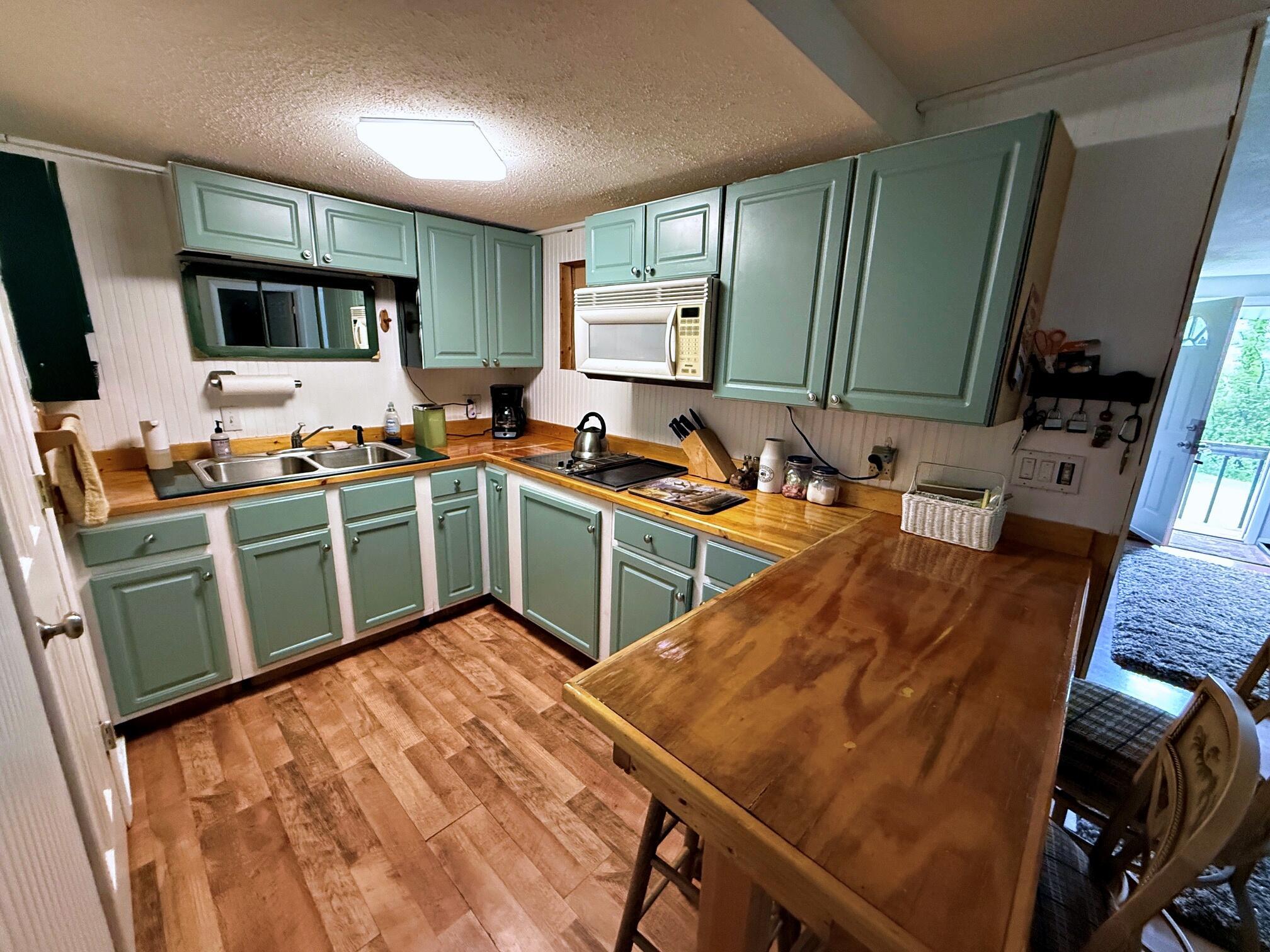Image 3: kitchen