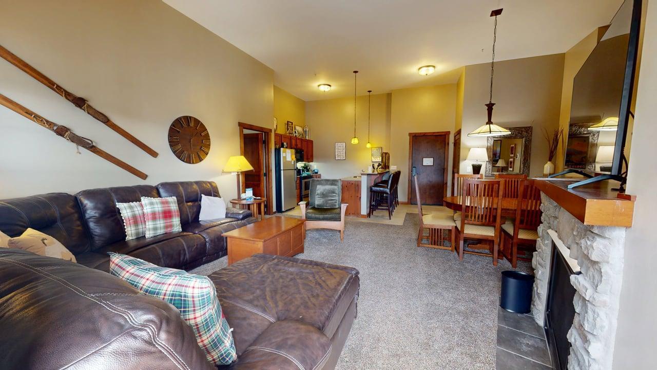 Image 1: Living Area