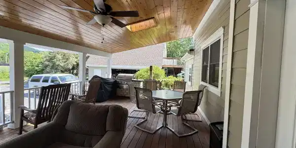 Image 3: Side Porch- 228