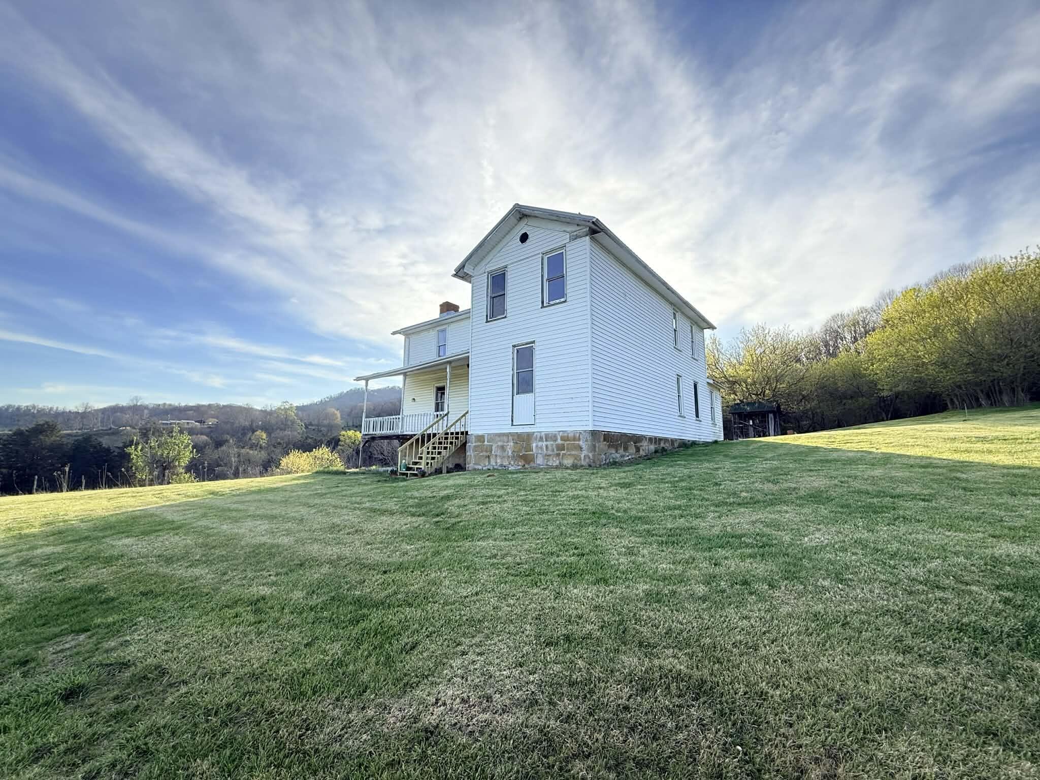 Image 4: 725 Old Spruce Rd (4)