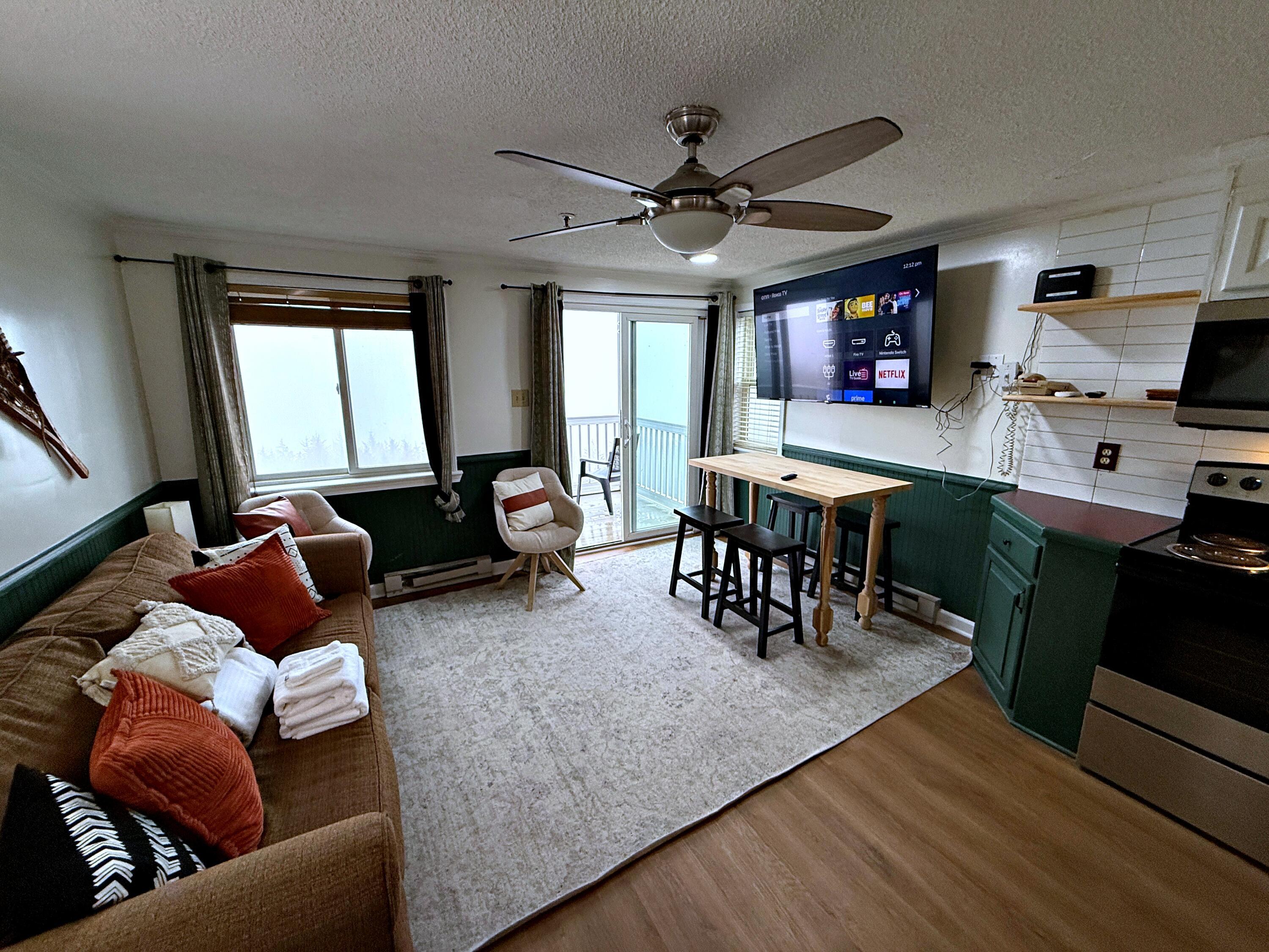 Image 4: living area