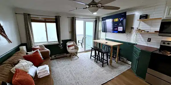 Image 4: living area