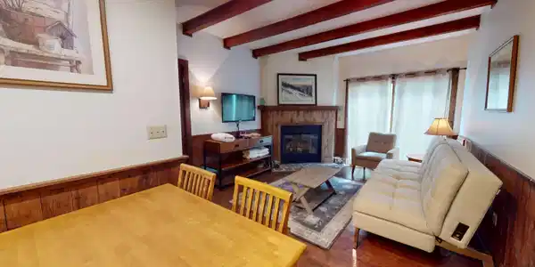Image 4: Living Area