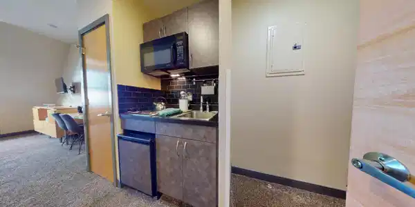 Image 4: Kitchen