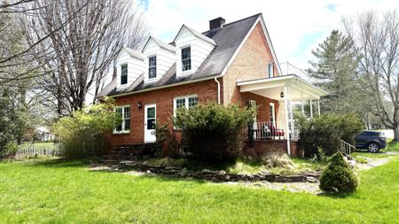 826 Huntersville Rd