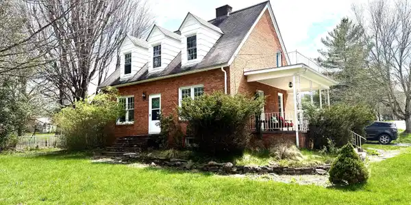 826 Huntersville Rd