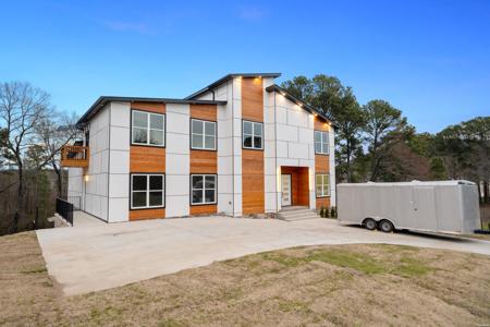 106 IMPERIAL Court