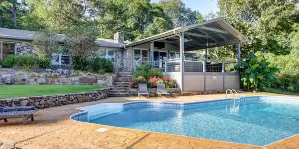 207 W MOUNTAIN VIEW Circle