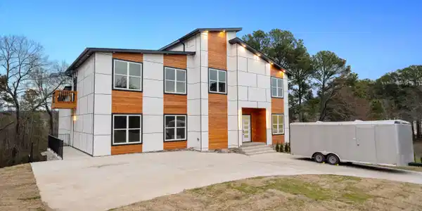 106 IMPERIAL Court