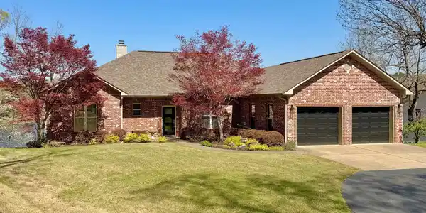 370 CHAPPEL HILL Road