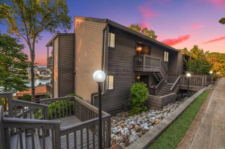 200 HAMILTON OAKS Drive