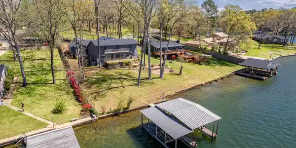 146 RIVERSIDE Drive
