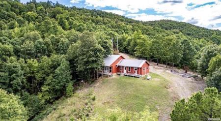 400 MOUNT LAUREL Loop
