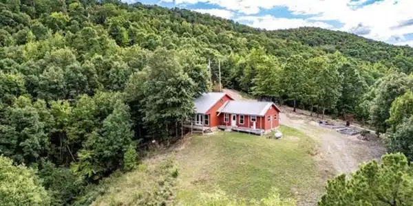 400 MOUNT LAUREL Loop