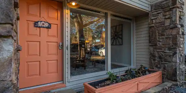 12 CALANAS Lane