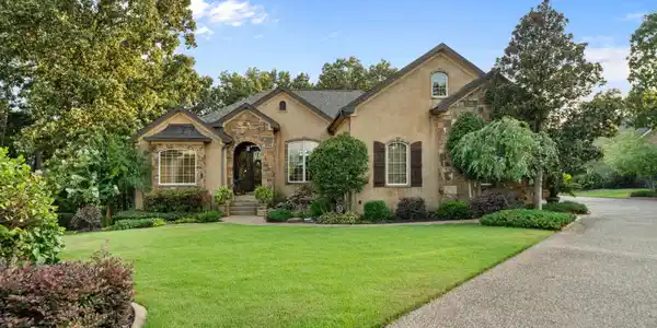 6 STONEGATE Heights