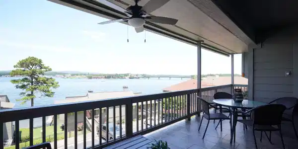 200 HAMILTON OAKS