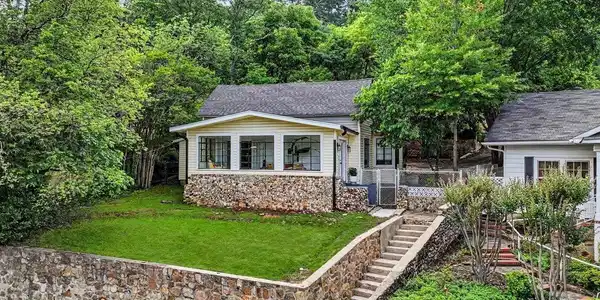 806 PROSPECT Avenue