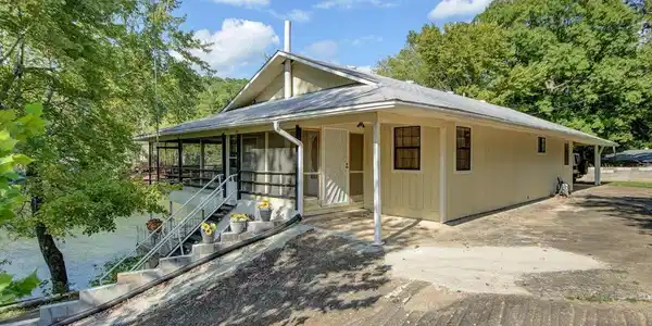 323 CATHERINE COVE Loop