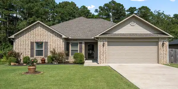 137 CAMBRIDGE Drive