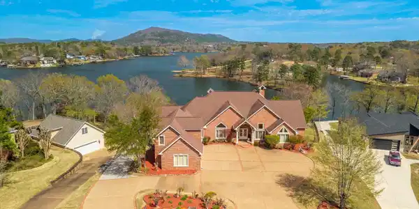 160 COUGAR Terrace