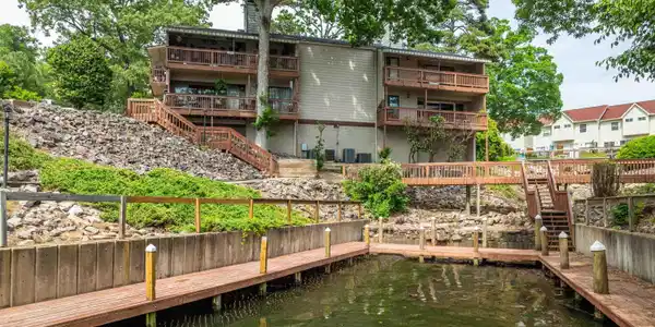 350 PETERS Point
