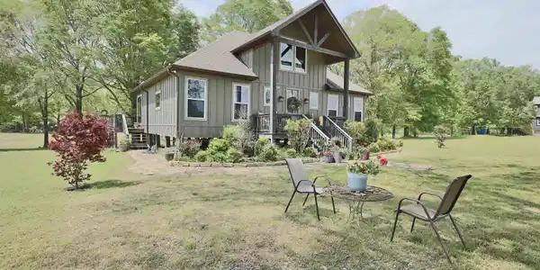 352 ROCKY RIVER Road