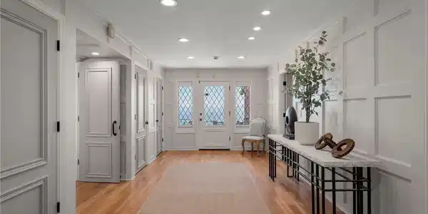 Image 4: Entry