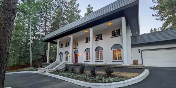 976 Caddie Court