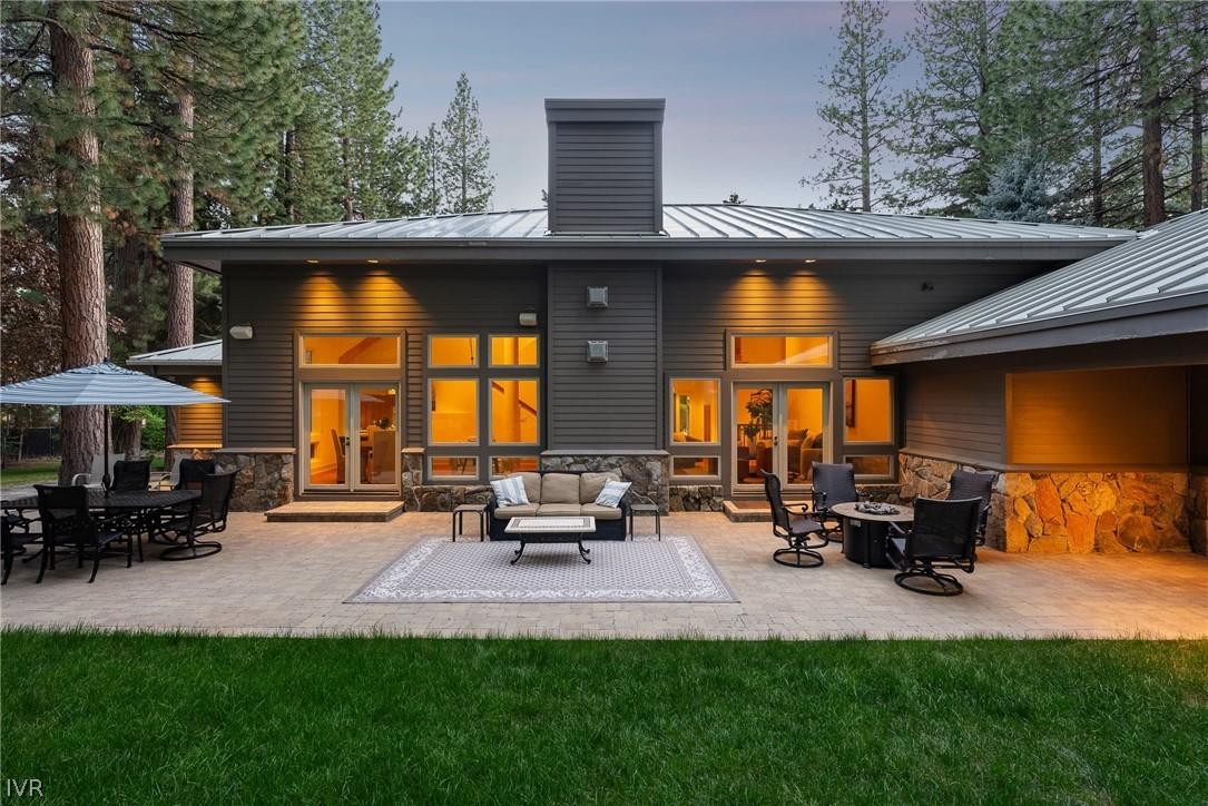 Image 4: Exterior Rear / Patio