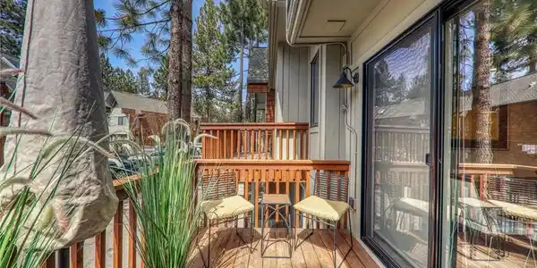 989 Tahoe Boulevard