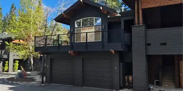 4 Calaneva Drive