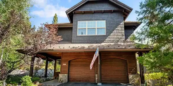 882 Lake Country Drive