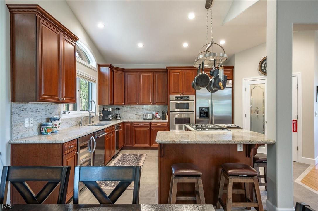 Image 4: Kitchen